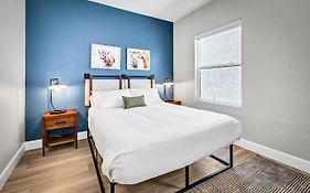 Single Bedroom - Queen Size. Heart Of Downtown Vista